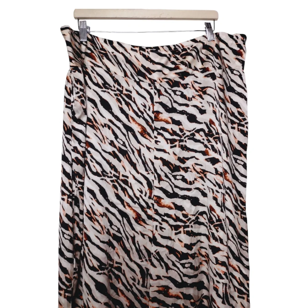 Torrid Pull-On Super Wide Leg Streaky Satin High-Rise Pant Size 4 Or 4X Short - Picture 3 of 8